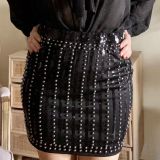 Falda tachas plateadas