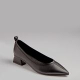 Zapato pico negro