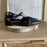 Zapato plano negro hebillas corina
