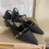 Zapato plano negro hebillas corina